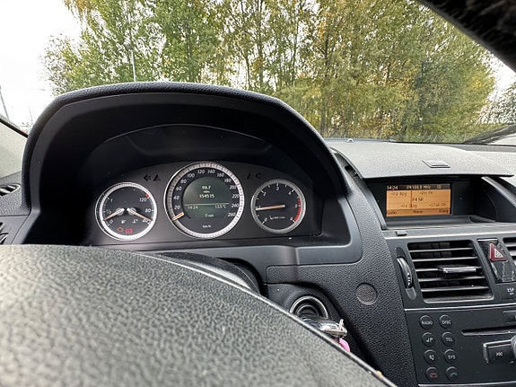 Mercedes-Benz C200 15 of 19
