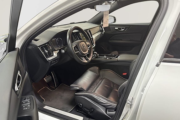 Volvo S60 4 of 5