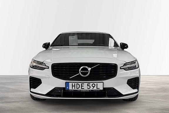 Volvo S60 2 of 5