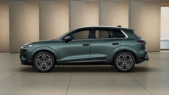 Audi Q3 2 of 5