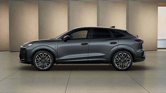 Audi Q3 2 of 5