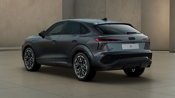 Audi Q3 3 of 5