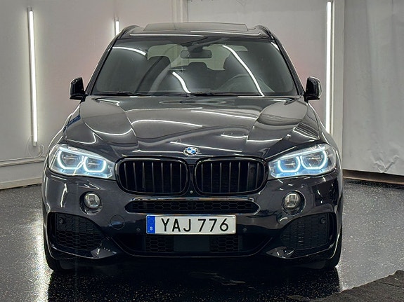 BMW X5 2 of 5