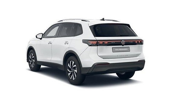 Volkswagen Tiguan 3 of 3
