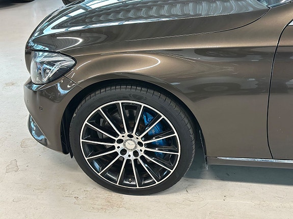 Mercedes-Benz C350 4 of 5