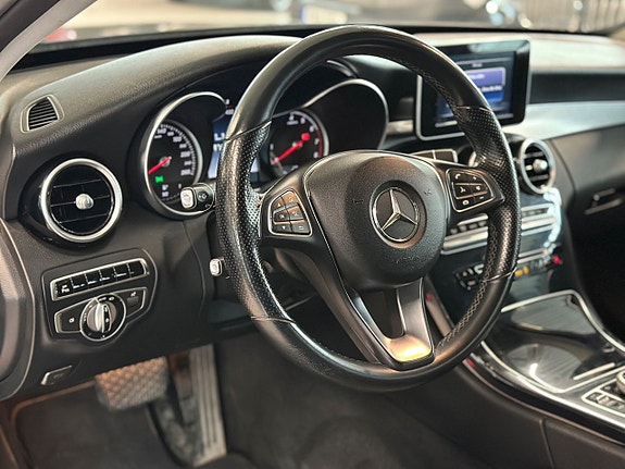 Mercedes-Benz C350 17 of 23