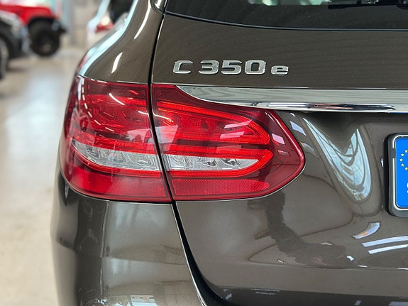 Mercedes-Benz C350 5 of 5