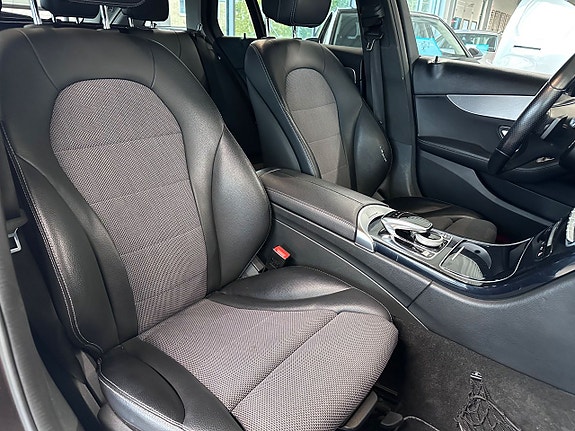 Mercedes-Benz C350 15 of 23