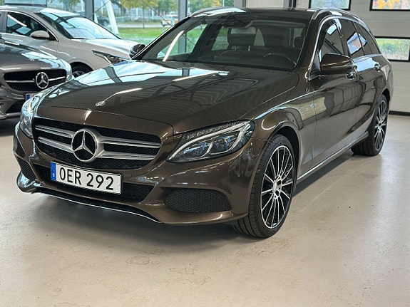 Mercedes-Benz C350 3 of 5