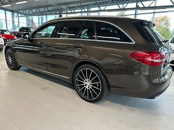 Mercedes-Benz C350 10 of 23