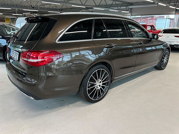 Mercedes-Benz C350 8 of 23