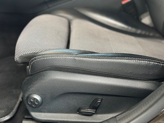 Mercedes-Benz C350 18 of 23