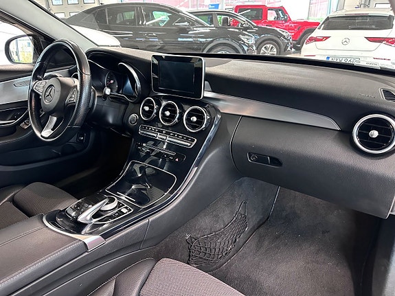 Mercedes-Benz C350 16 of 23