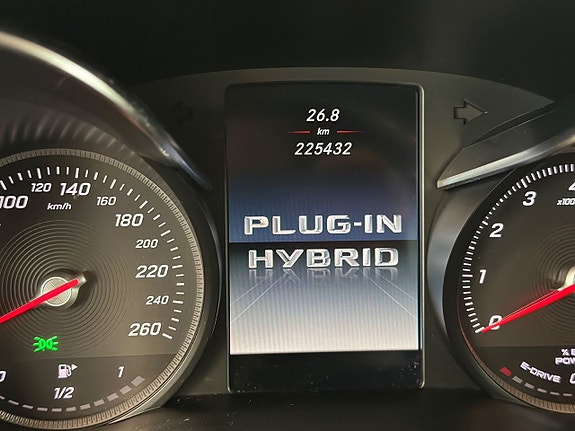 Mercedes-Benz C350 19 of 23