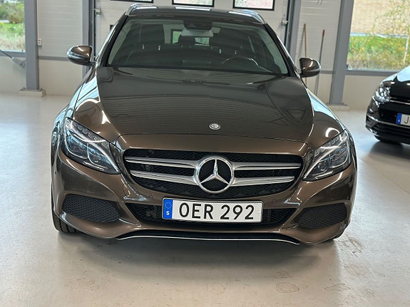 Mercedes-Benz C350 2 of 5