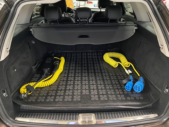 Mercedes-Benz C350 14 of 23