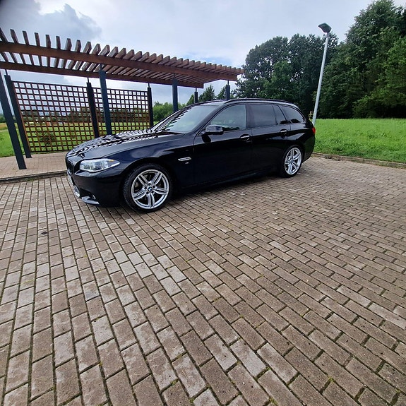 BMW 530d 3 of 5