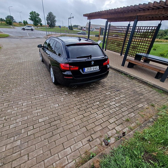 BMW 530d 2 of 5