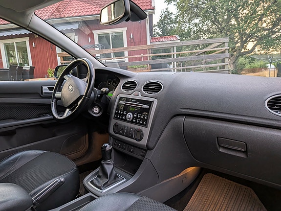 Ford Focus 2 of 4