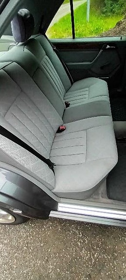 Mercedes-Benz E200 7 of 13