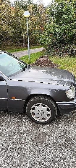 Mercedes-Benz E200 13 of 13