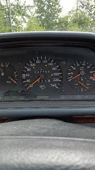 Mercedes-Benz E200 6 of 13