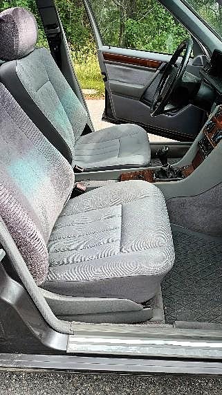 Mercedes-Benz E200 3 of 13