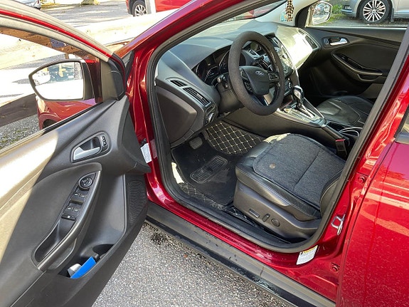 Ford Focus 5 of 7
