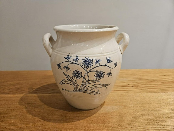 Gustavsberg kruka, vit, blå blommor