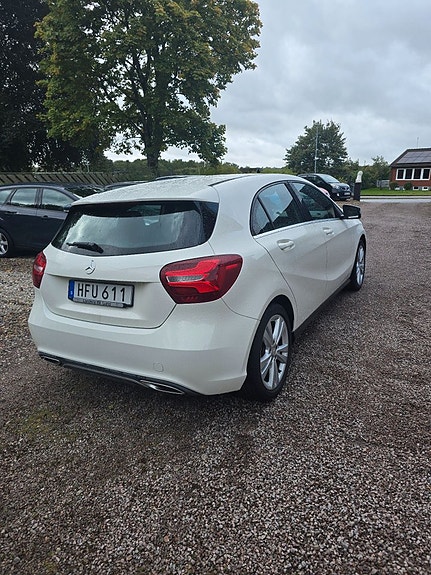 Mercedes-Benz A180 d 4 of 5