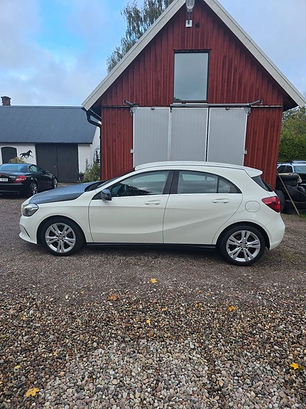 Mercedes-Benz A180 d 2 of 5