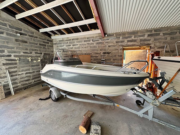 Båtar köpes, slipp upptagning, service och vinterförvaring!!