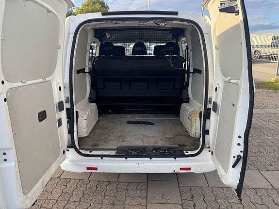 Nissan NV200 13 of 19