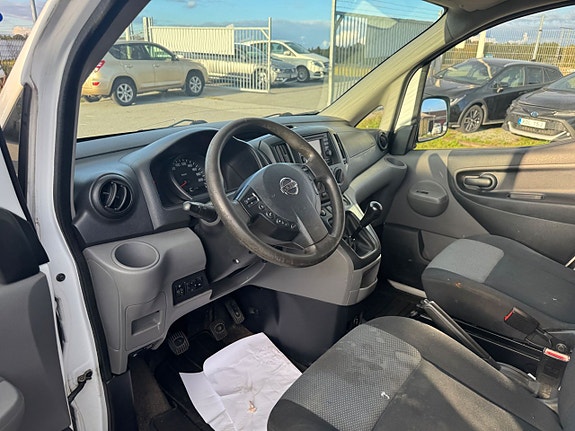 Nissan NV200 17 of 19