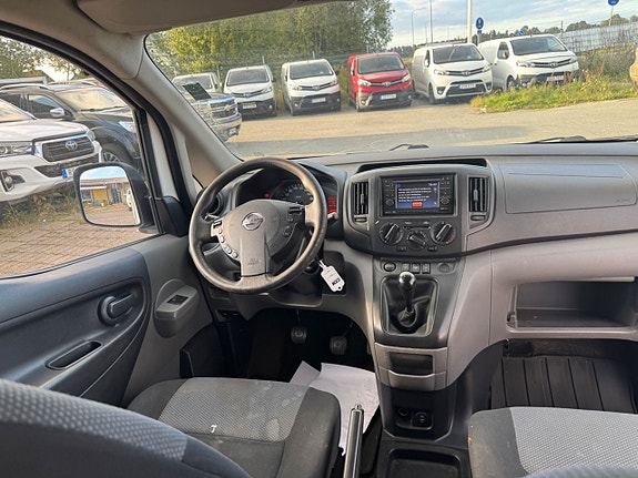 Nissan NV200 14 of 19