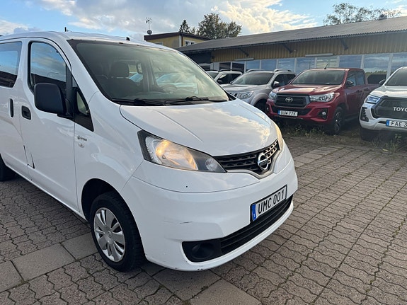 Nissan NV200 3 of 5