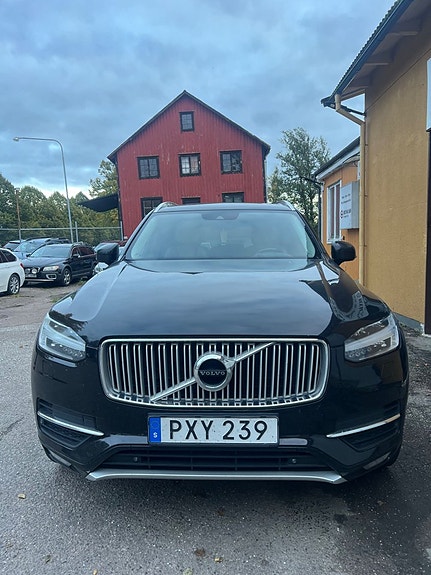 Volvo XC90 2 of 5