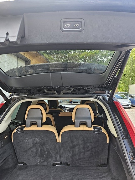 Volvo XC90 11 of 16