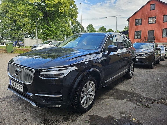Volvo XC90 13 of 16