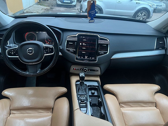 Volvo XC90 6 of 16