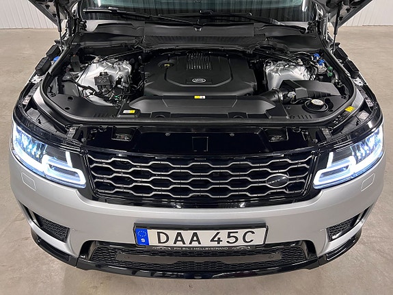 Land Rover Range Rover Sport 24 of 27