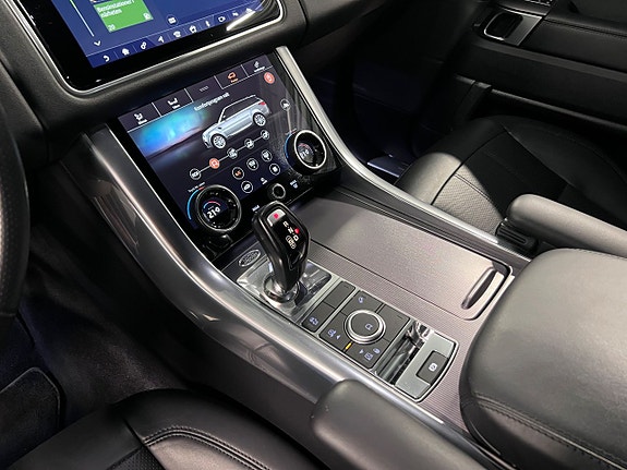 Land Rover Range Rover Sport 16 of 27