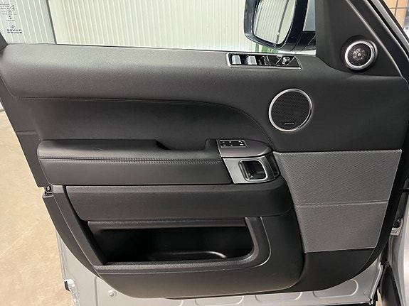 Land Rover Range Rover Sport 19 of 27