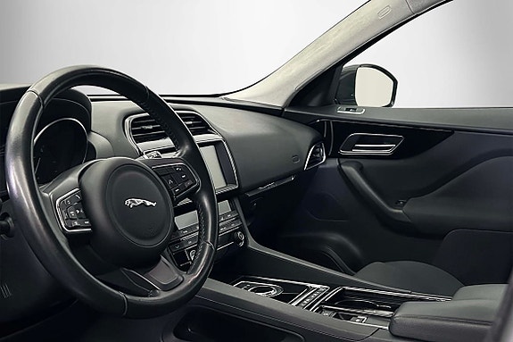 Jaguar F-PACE 4 of 19