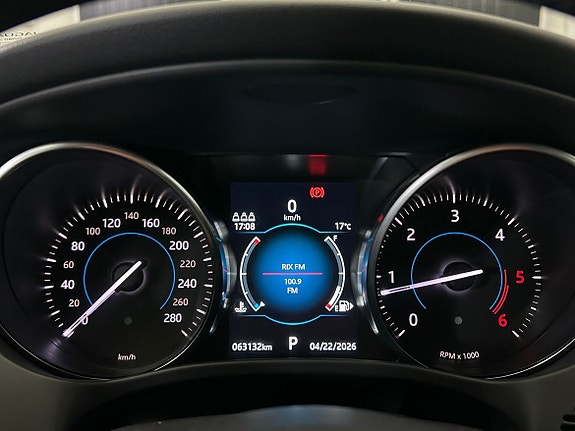 Jaguar F-PACE 8 of 19