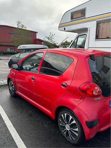 Toyota Aygo 3 of 6