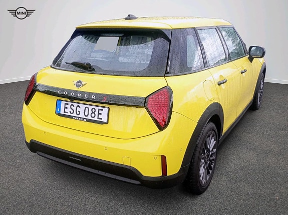 MINI Cooper S 4 of 5