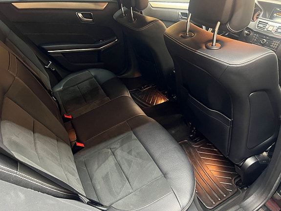 Mercedes-Benz E220 9 of 15