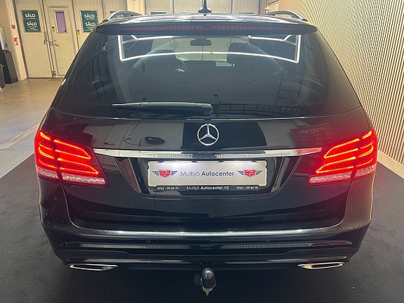 Mercedes-Benz E220 4 of 5