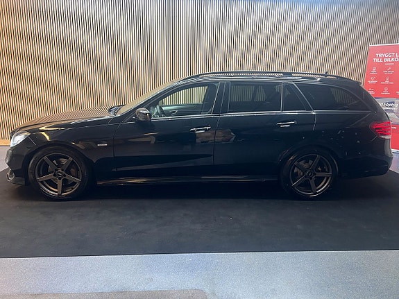 Mercedes-Benz E220 2 of 5